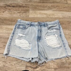 American Eagle Distressed Mom Short